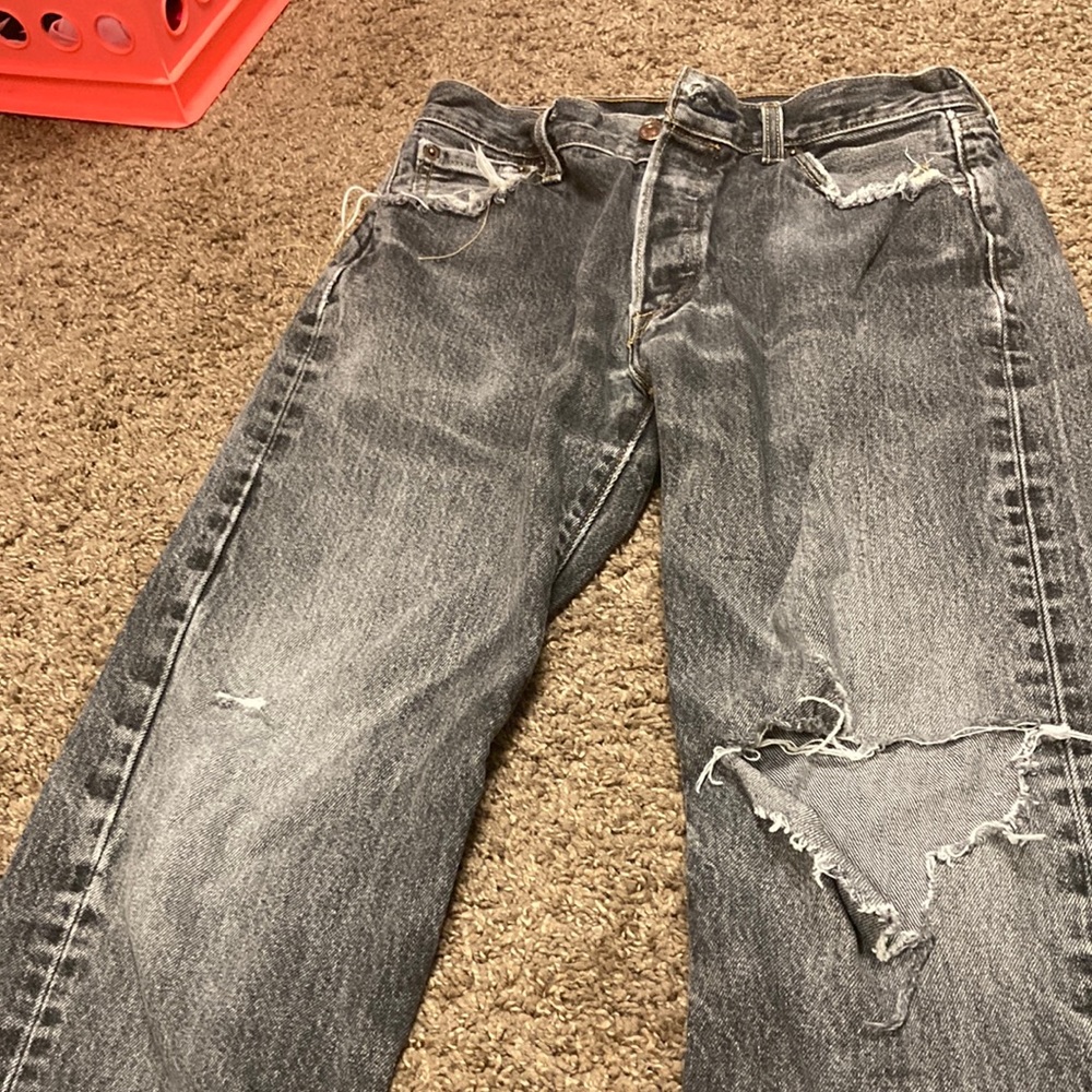 NWOT-501 Levi’s Unisex Black jeans. Distressed from factory. Size 31x32